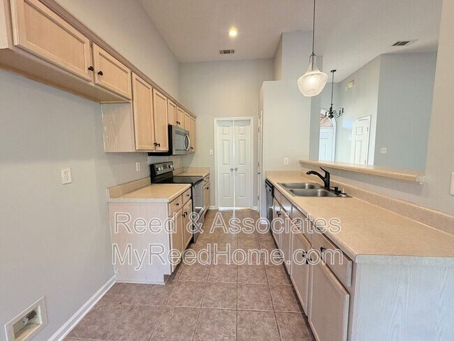 Foto del edificio - 130 Oaks Edge Dr