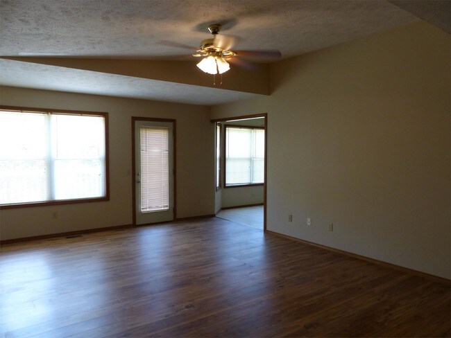 Building Photo - 696 S Curtis