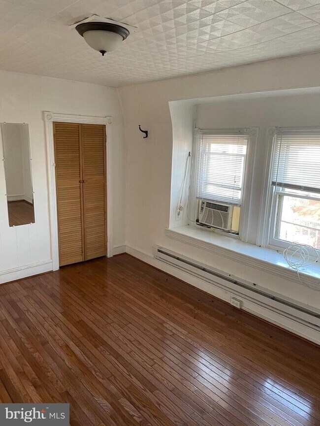Building Photo - 408 S 45th St