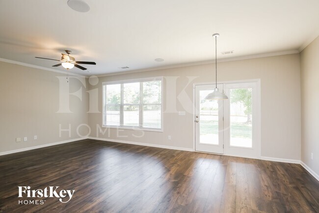 Building Photo - 122 Candler Park Dr