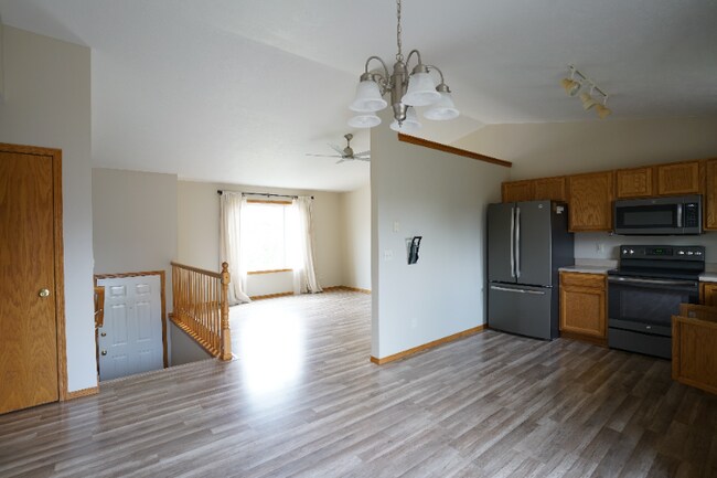 Building Photo - 5909 S Hallow Ave