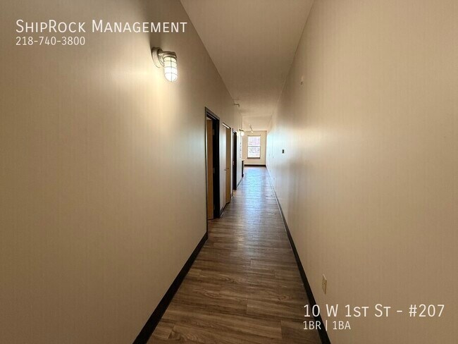 Building Photo - 10 W 1st St