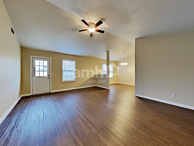 Building Photo - 634 Mable Dr