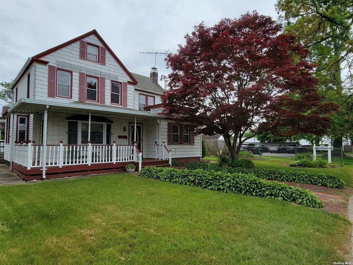 Primary Photo - 247 Railroad Ave