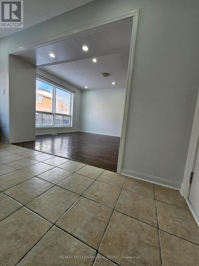 Photo du bâtiment - 1064 Clark Blvd