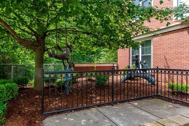 Foto del edificio - 446 Belgrade Ave