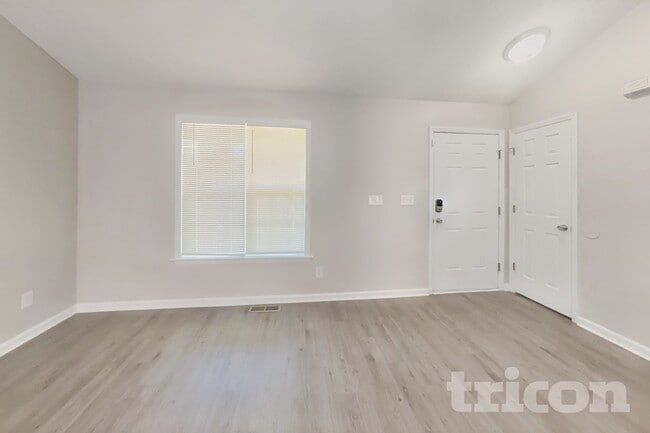 Building Photo - 105 Pinto Ln