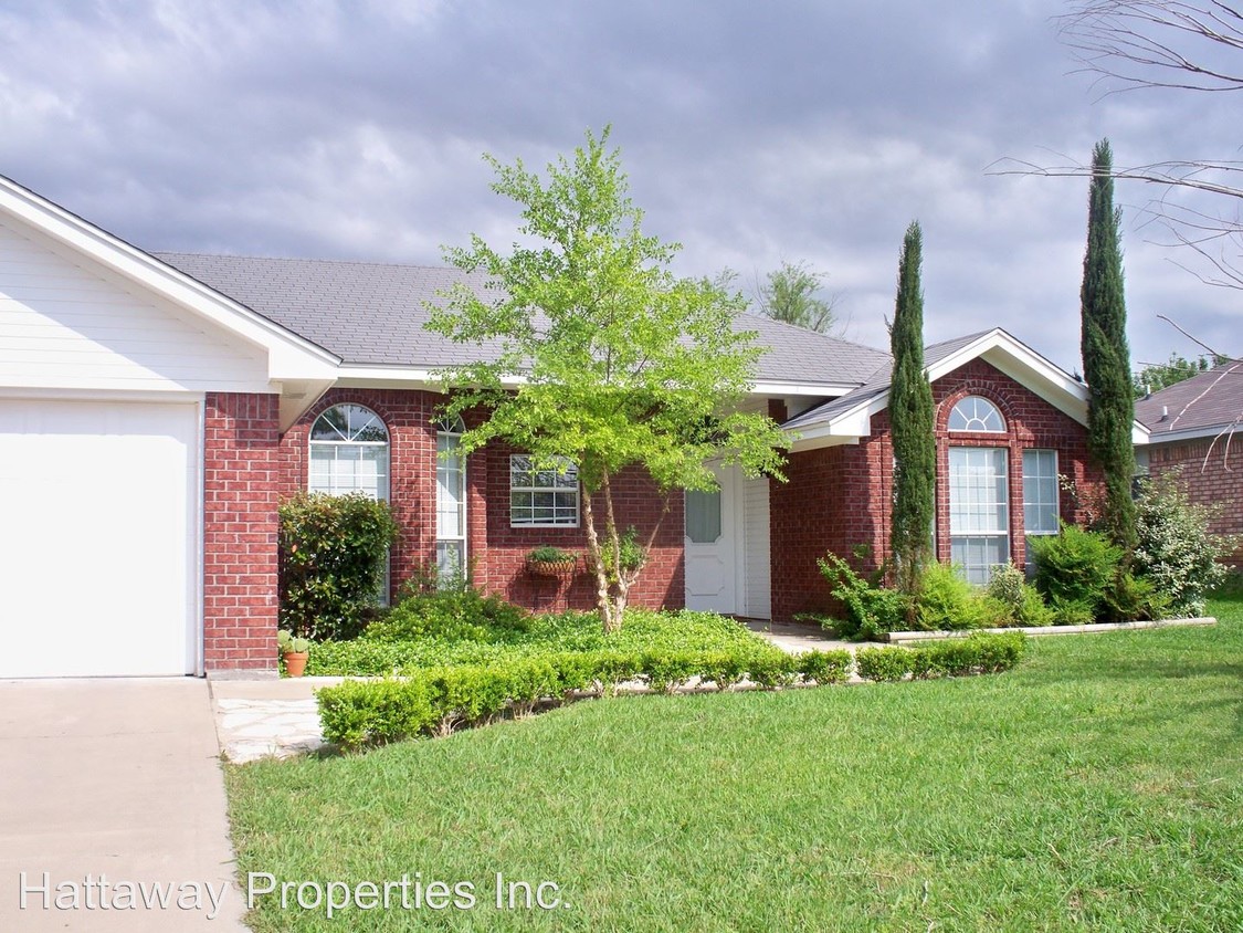 Primary Photo - 216 Rodeo Cir