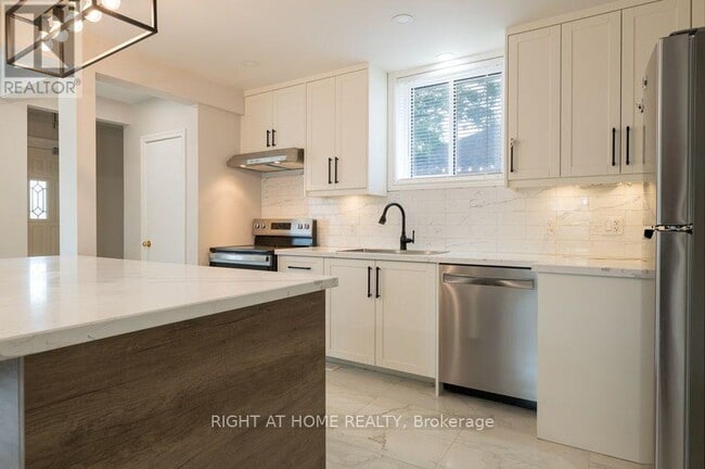 Building Photo - 6 Bellvare Crescent