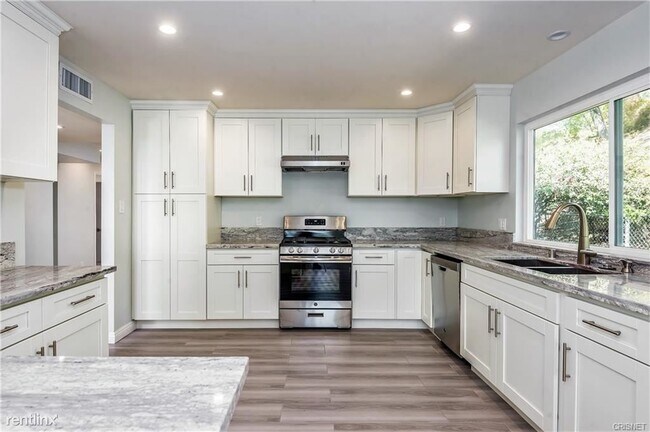 Building Photo - 4 br, 3 bath House - 11840 Babbitt Ave