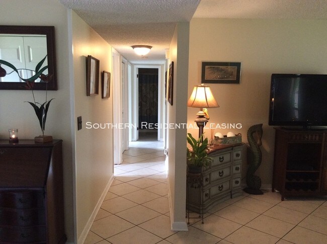 Foto del edificio - 109 12th Ave, Shalimar FL 32579 ~ by Southern