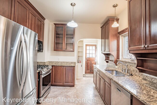 Foto del edificio - 2 br, 2 bath House - 2128 E 23rd St