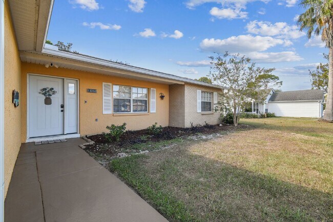 Foto del edificio - ***PRIVATE HEATED POOL*** Beautiful, Fully-Furnished 3-Bedroom Home Available April 1, 2026!   **...