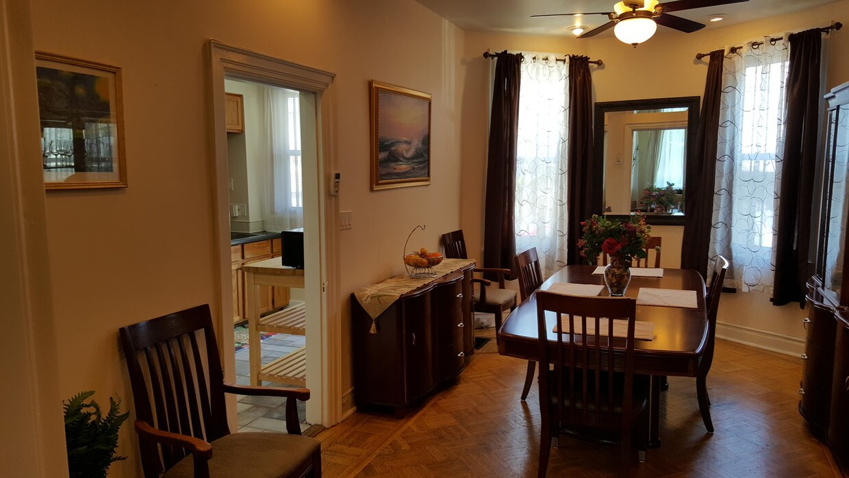 Foto principal - 1355 Newton St NW