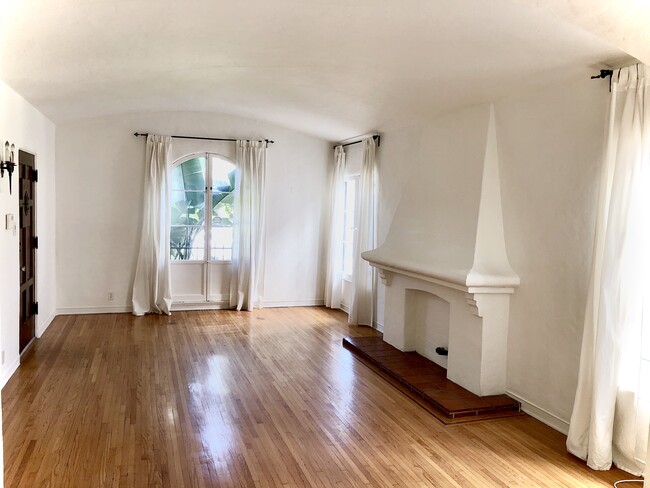 Foto del edificio - 224 S Sycamore Ave
