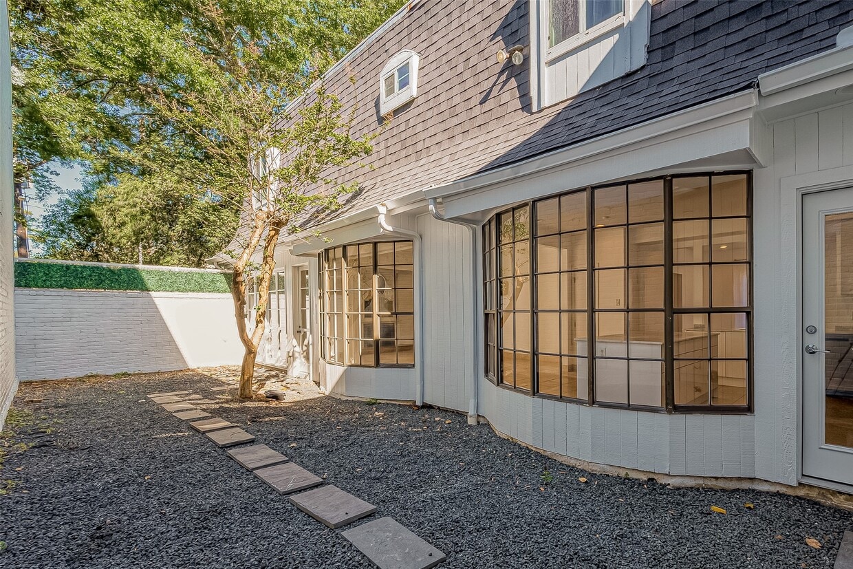 Foto del edificio - 161 Sage Rd