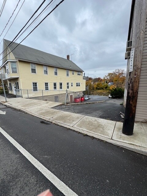 Building Photo - 265 East Ave