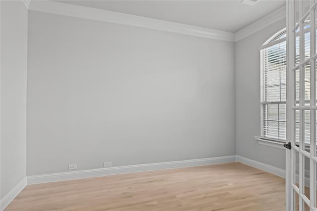 Building Photo - 890 Stanley St