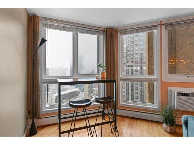 Building Photo - 433 S 7th St