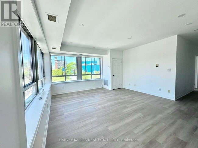 Building Photo - 409 College St