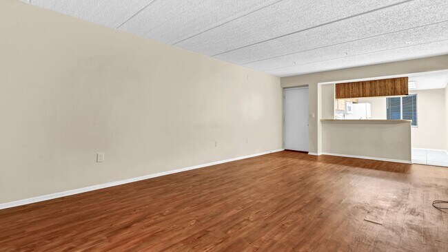 Foto del edificio - 2 Bed/2 Bath Ground Floor Unit in EastLake...