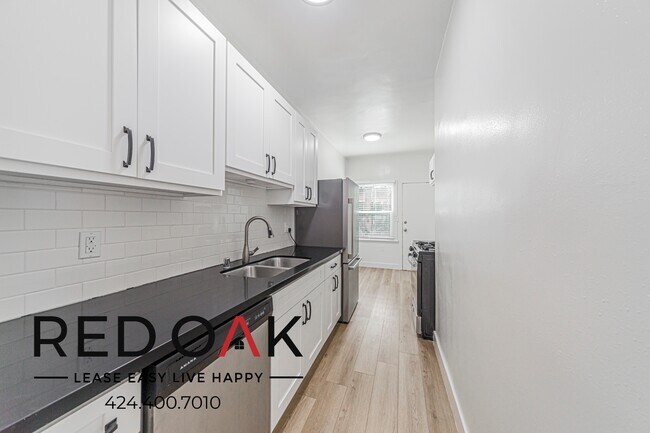 Building Photo - 832 N Alta Vista Blvd