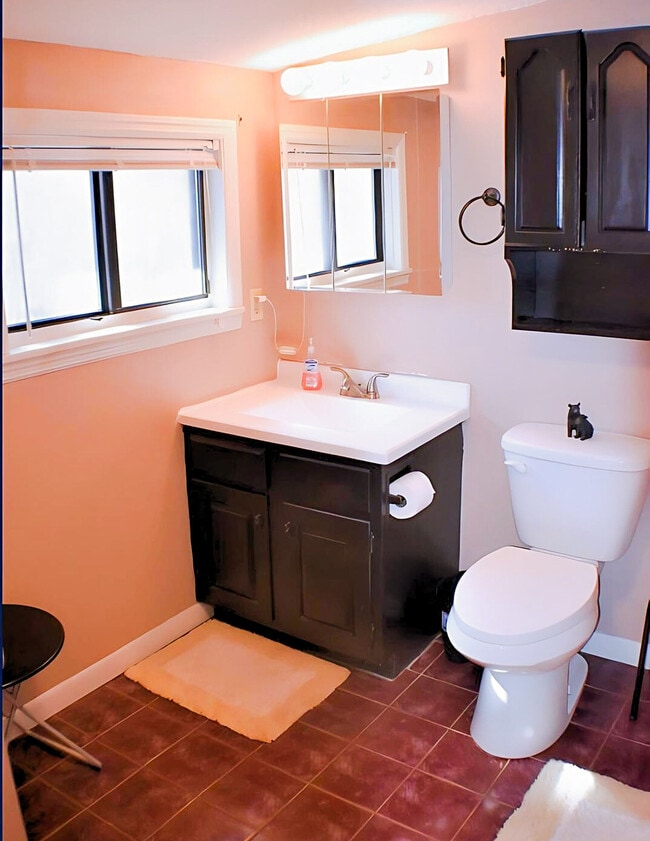 Foto del edificio - 425 Hemlock Ln