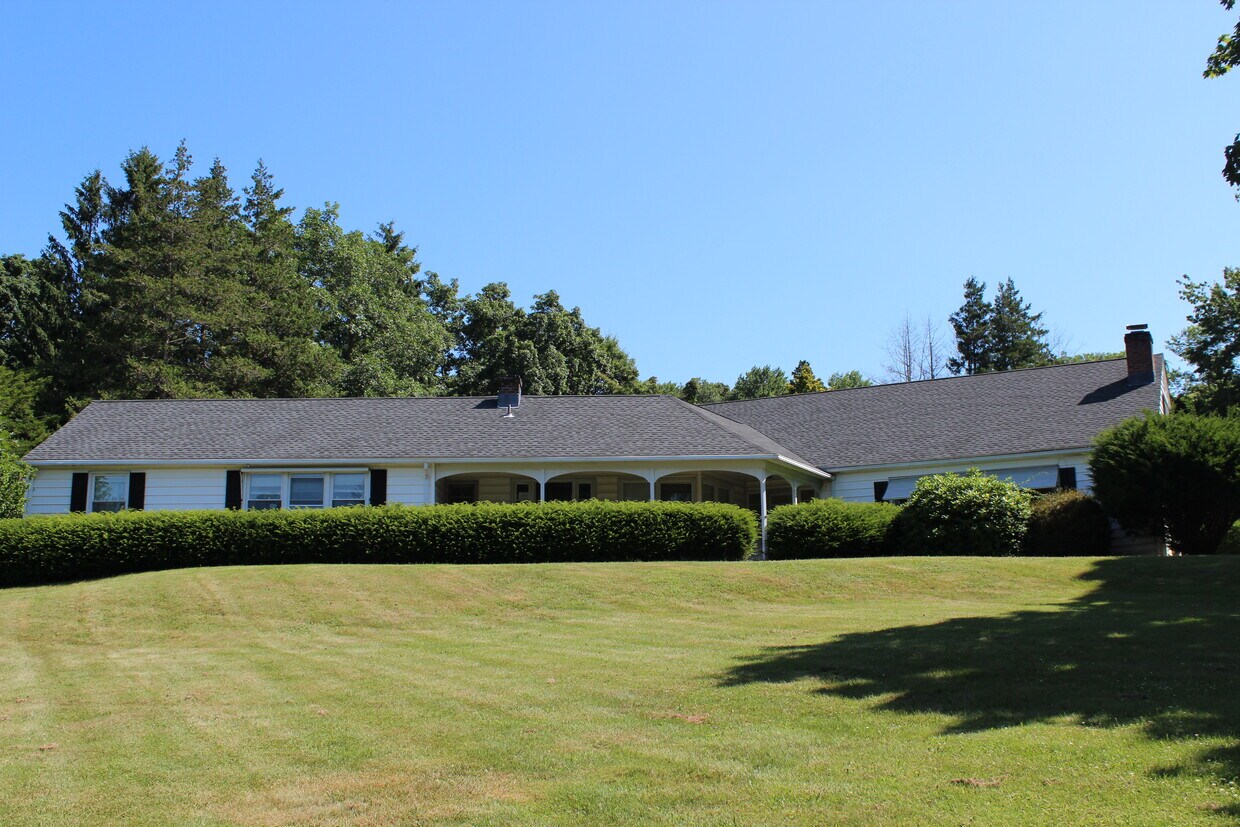 350 Goose Ln, Guilford, CT 06437 Room for Rent in Guilford, CT