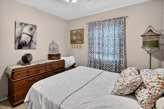 Foto del edificio - 5216-5218 Shorecrest Dr