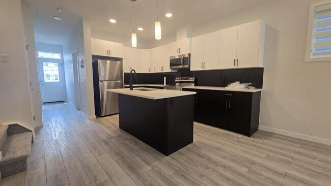 Photo du bâtiment - 5.0 bedroom in Calgary Alberta T3P 2G5