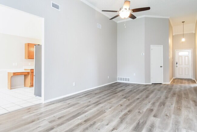 Building Photo - 416 Deauville Dr