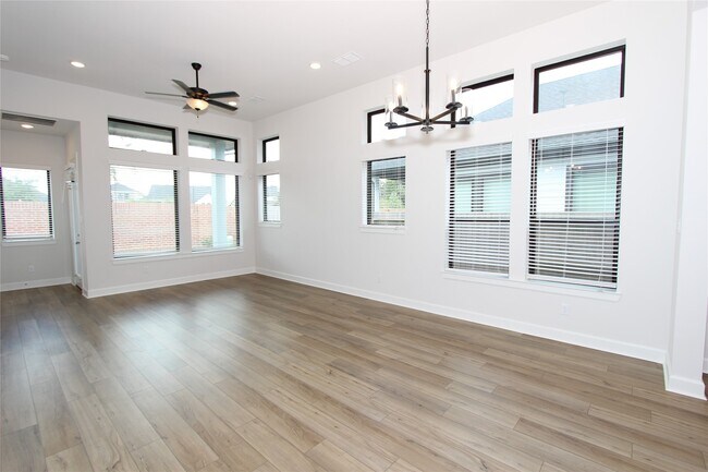 Building Photo - 1443 Park Path Dr