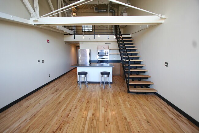 Building Photo - 300 Tijeras Ave NE