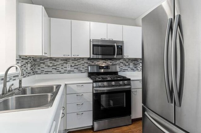 Kitchen - 2303 Sandman Dr