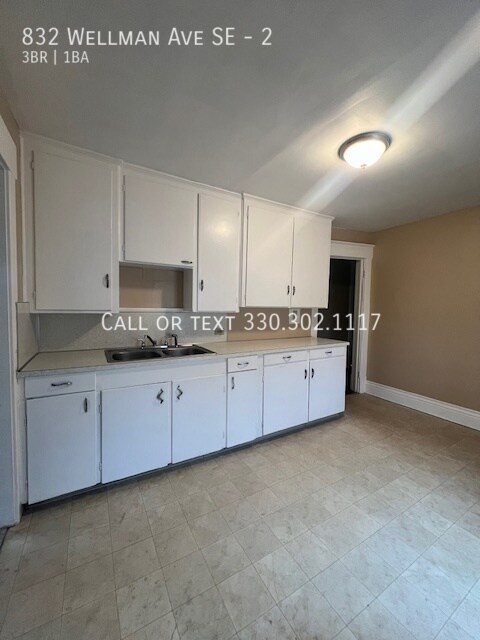 Building Photo - Spacious upper level 3 bedroom unit for re...