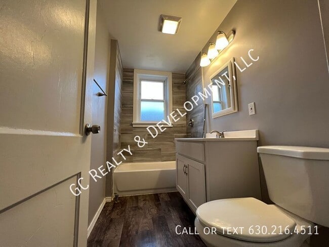 Building Photo - 4820 N Springfield Ave