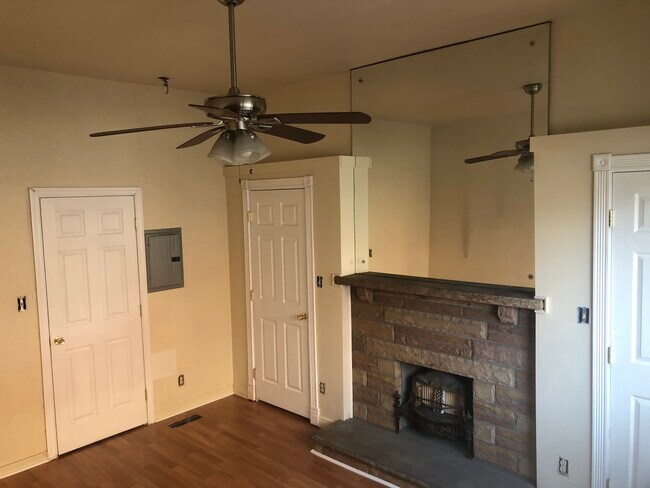 Bedroom - 312 Pearl St
