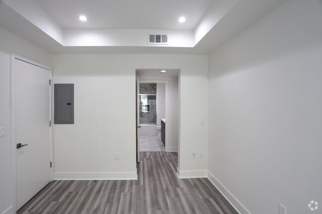 1BR, 1BA-721 SF - The Luxe Residential