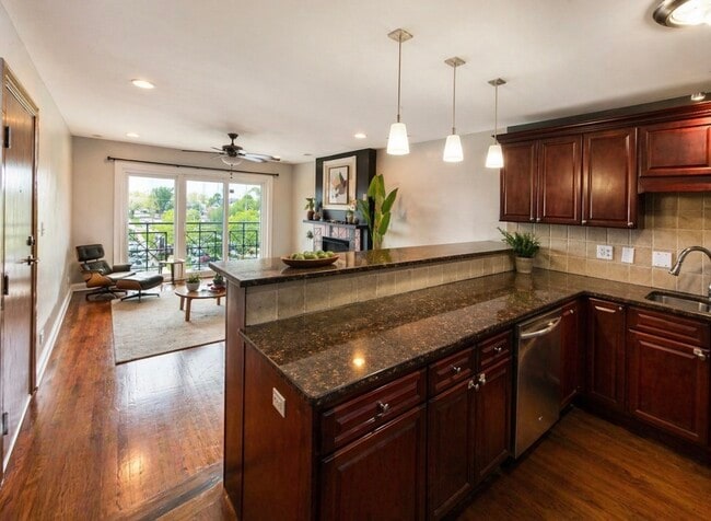 Building Photo - 5658 W 63rd St