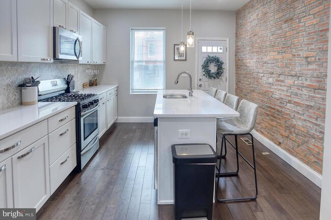 Building Photo - 518 S Macon St.