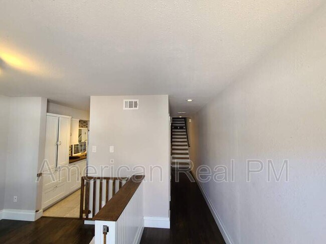 Foto del edificio - 3818 Mediterranean St