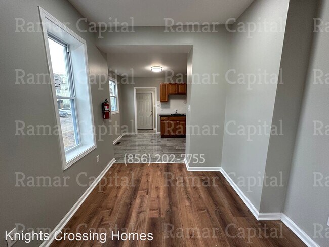 Building Photo - 3 br, 1 bath House - 621 Clinton st