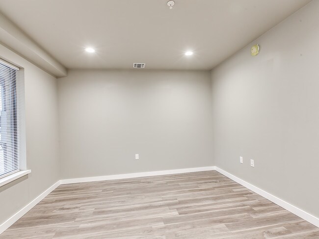 Foto del edificio - 2501 N Blackwelder Ave