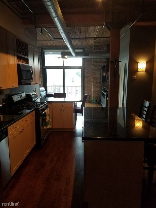 Building Photo - 2 br, 2 bath Condo - 3500 S Sangamon St