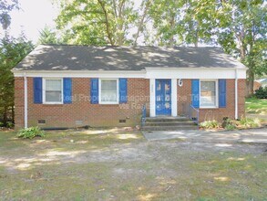 Building Photo - 3005 Stratford Dr