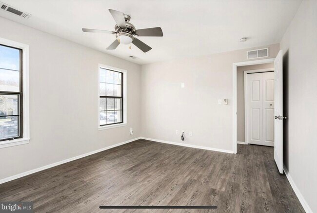 bedroom 1 - 202 Wyndham Plz