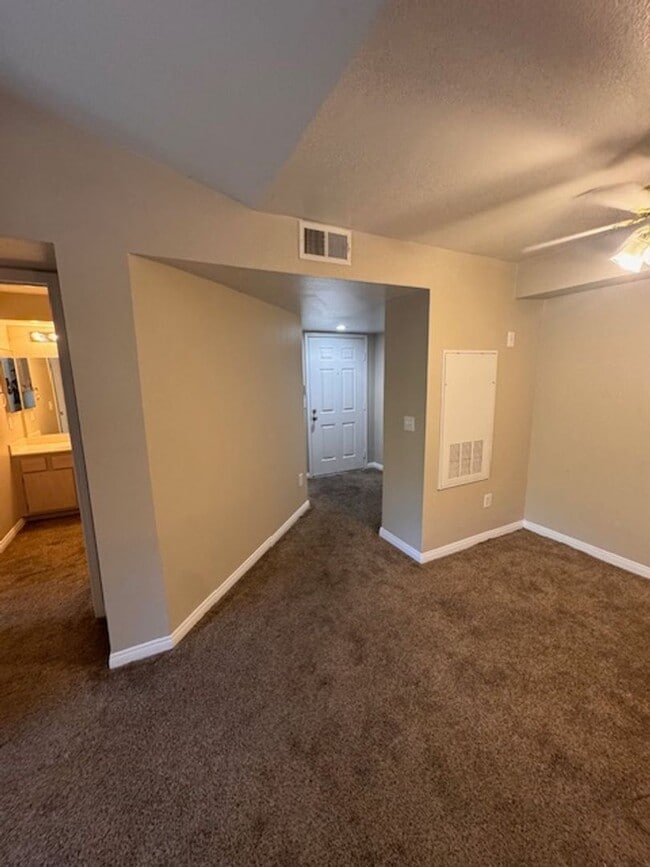 Foto del edificio - A Fabulous 2 Bedroom, 2 Bathroom Condo in ...