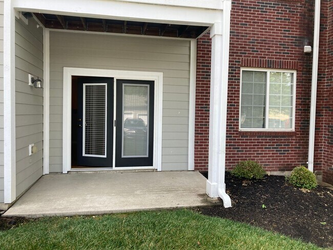 Building Photo - 2 Bedroom, 2 Bath Beautiful Condo in Fairborn