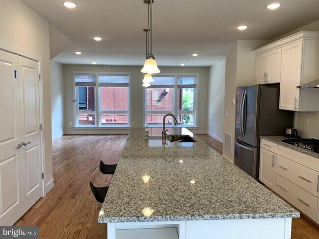 Building Photo - 446 Stabler Ln