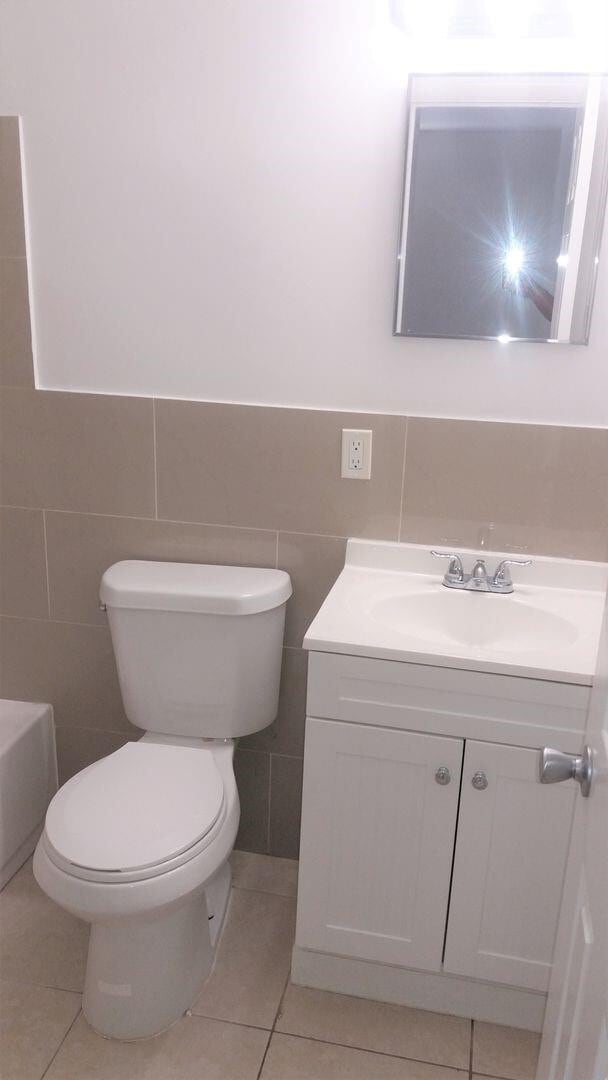 Building Photo - 701 SW 14th Ave